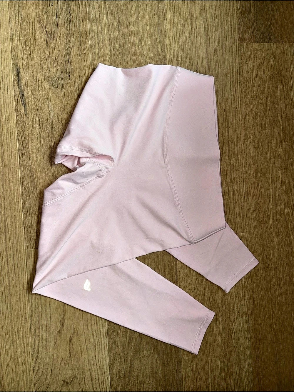 CURRENT ITEM Fabletics